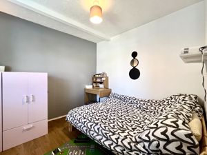 Bedroom- click for photo gallery